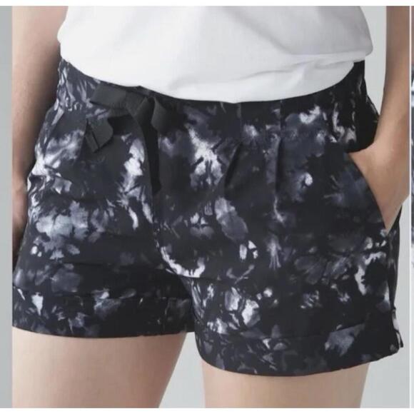 Lululemon shorts 6 black tie dye athletic athleisure preppy  running workout - Picture 1 of 6